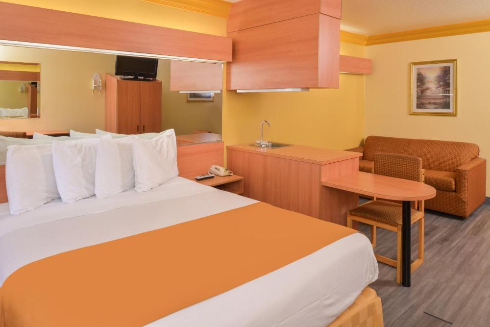 One Queen Suite interior